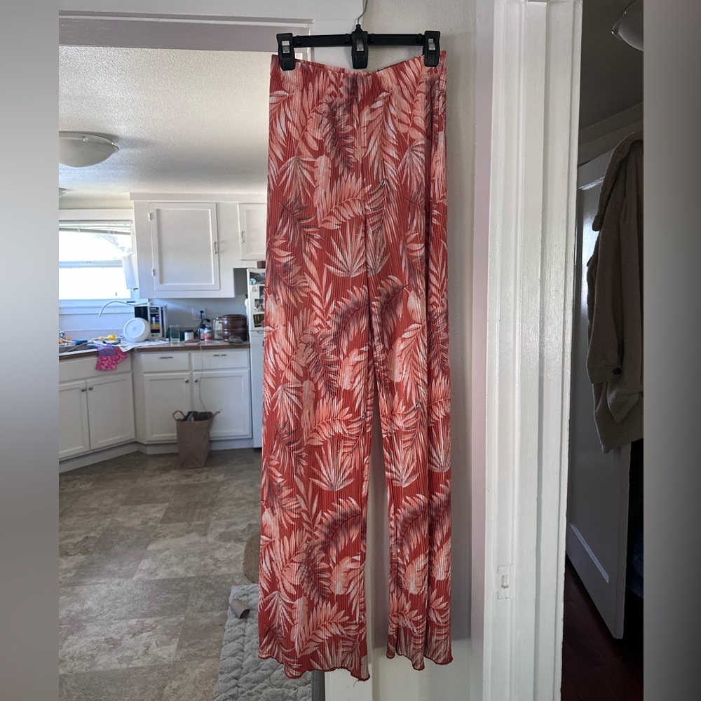 Tropical high waisted pants. Size M/L. Super long and soft.